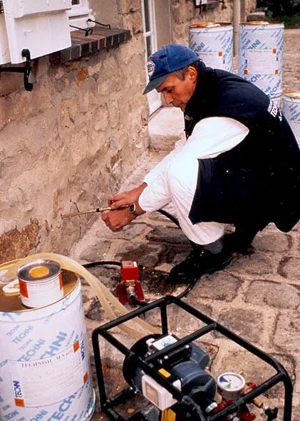 Asséchement des murs contre les remontées capillaires